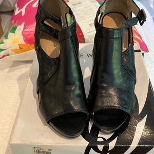 Nine West Black Leather shoes size 7.5